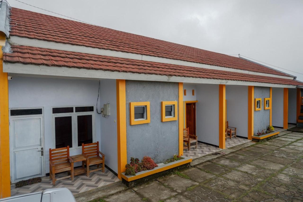 RedDoorz near Candi Cetho Karanganyar Karanganyar  Bagian luar foto