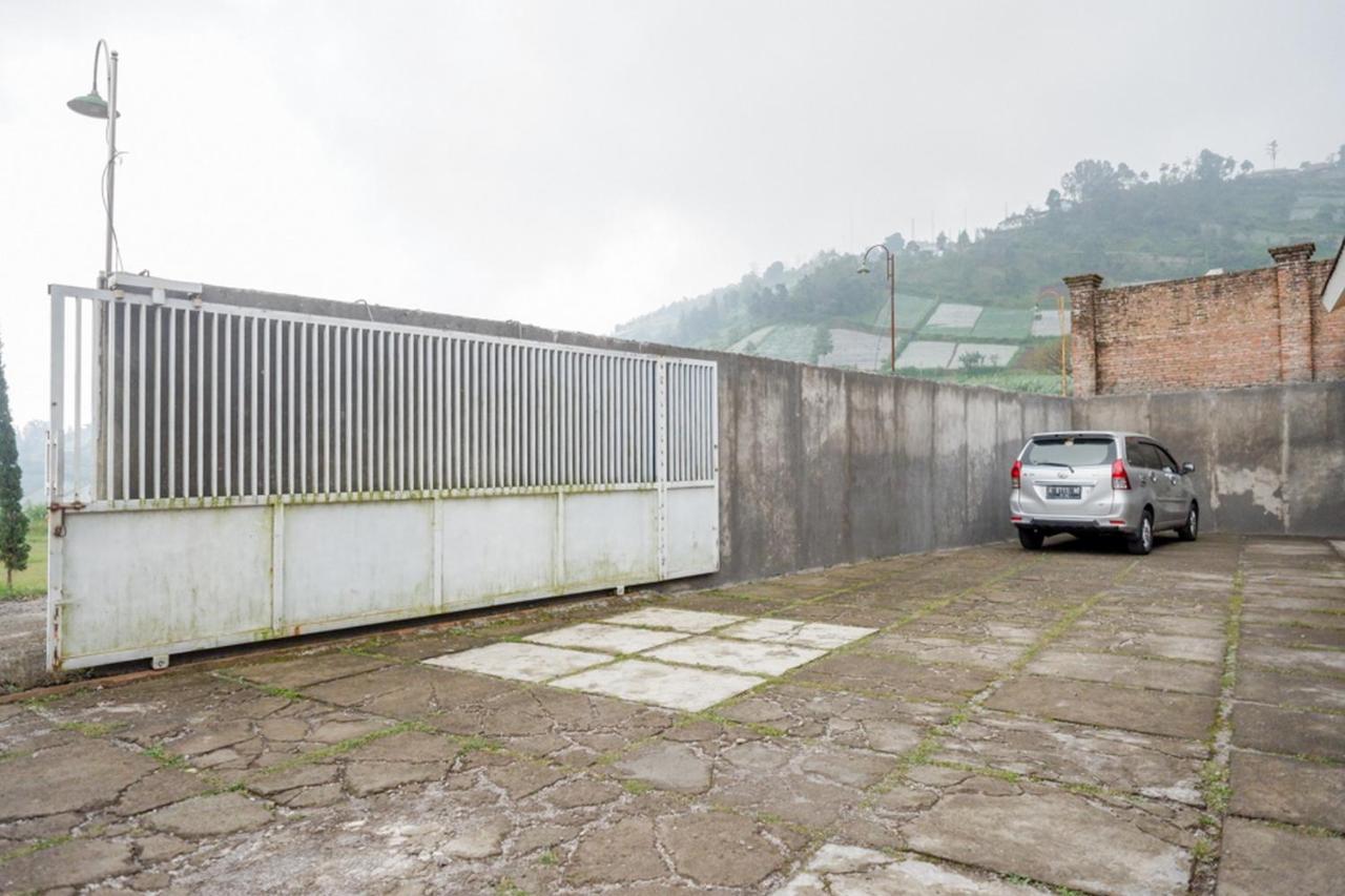 RedDoorz near Candi Cetho Karanganyar Karanganyar  Bagian luar foto